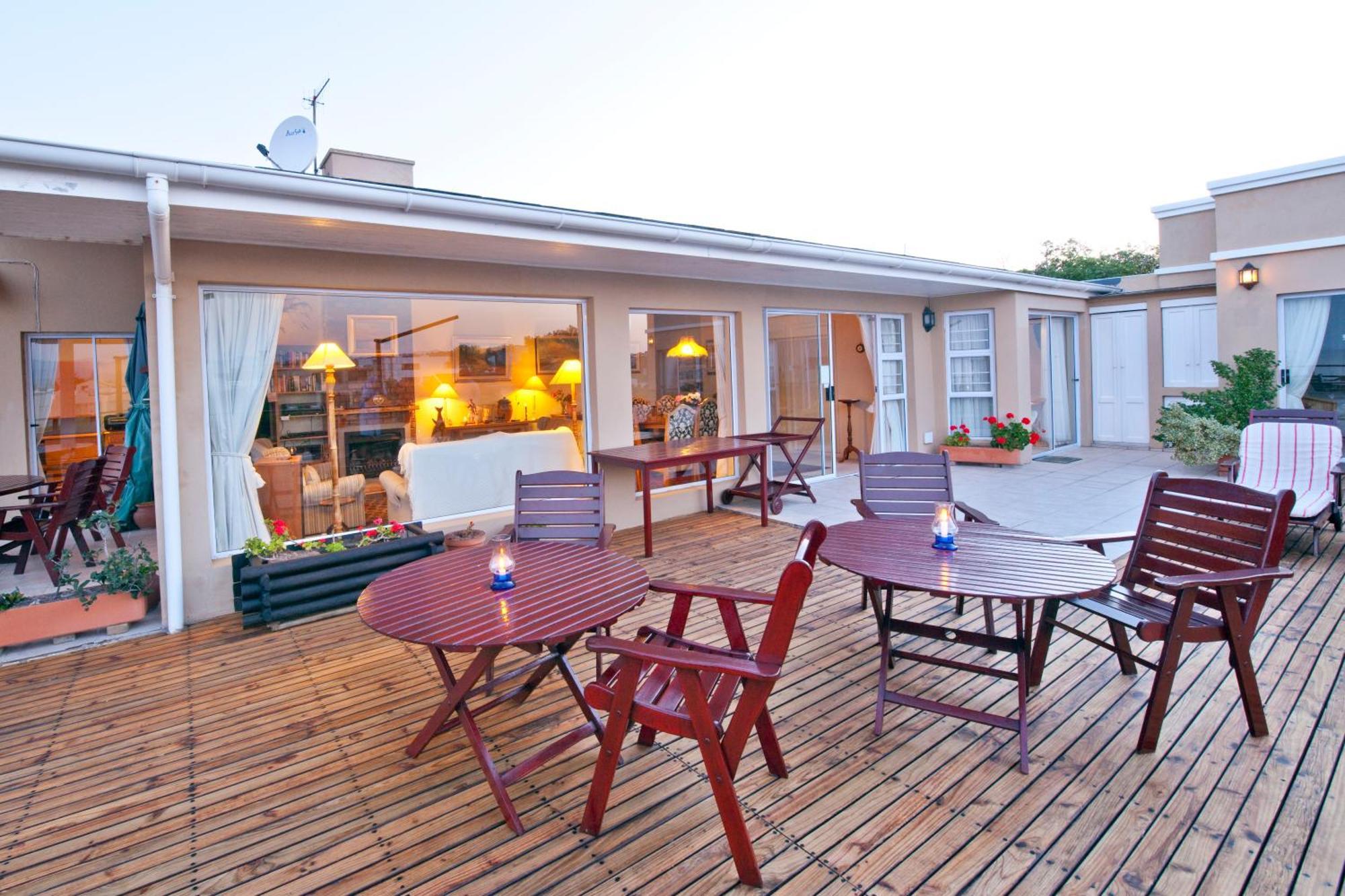 Dolphins' Playground Beachfront B&B Plettenbergbaai Buitenkant foto