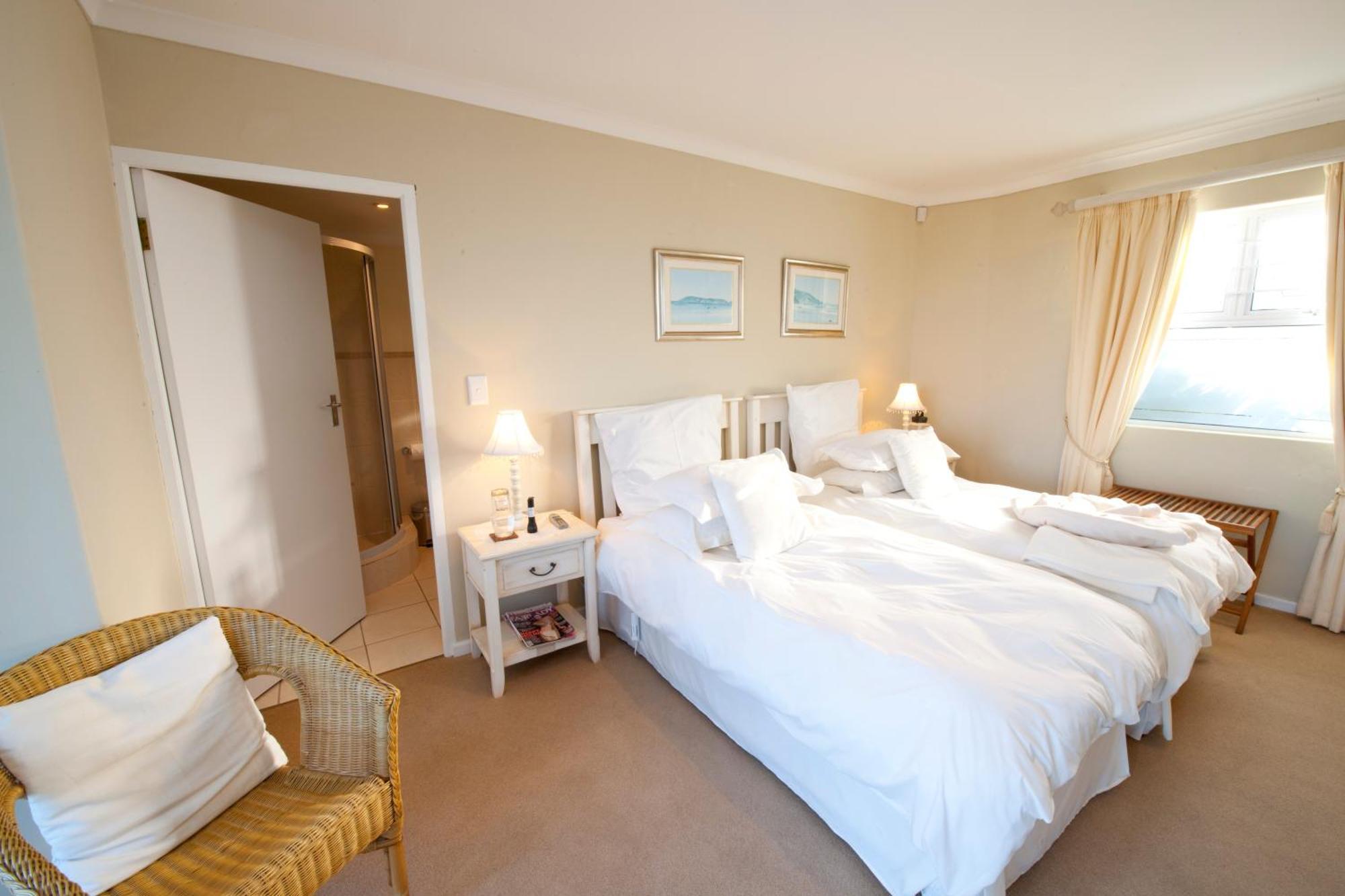 Dolphins' Playground Beachfront B&B Plettenbergbaai Buitenkant foto