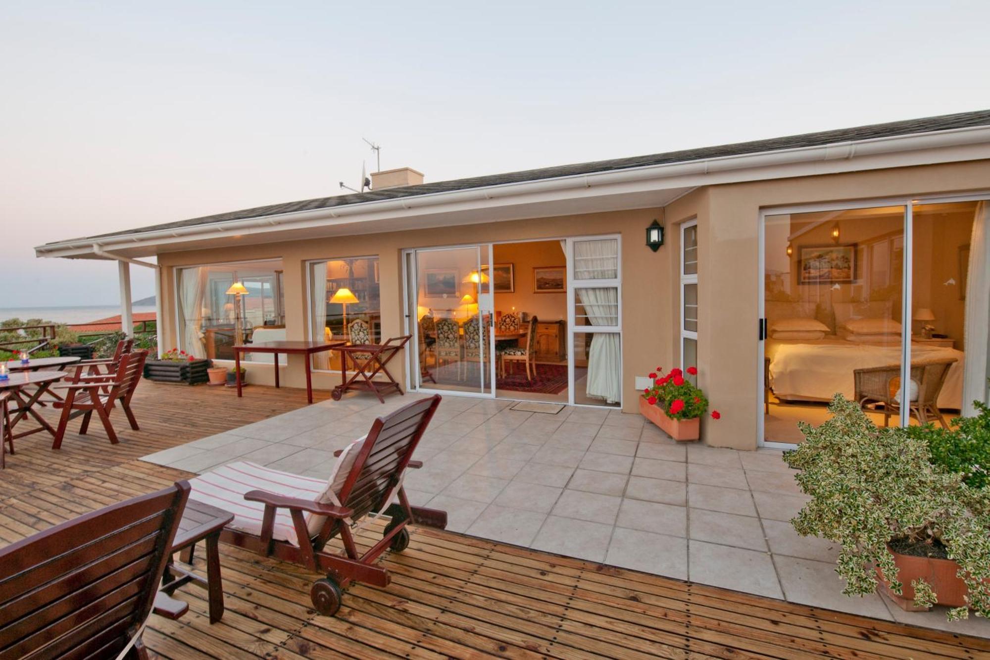 Dolphins' Playground Beachfront B&B Plettenbergbaai Buitenkant foto