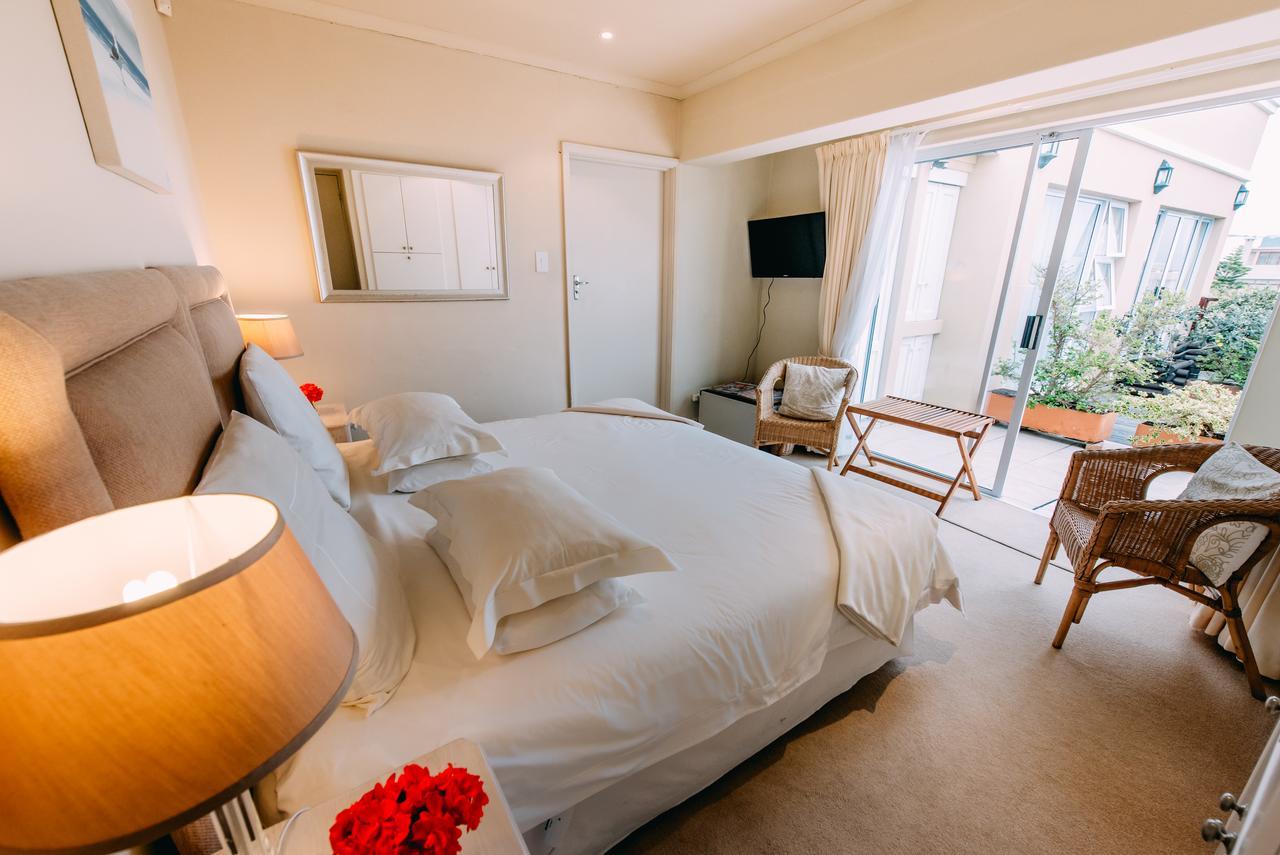 Dolphins' Playground Beachfront B&B Plettenbergbaai Buitenkant foto
