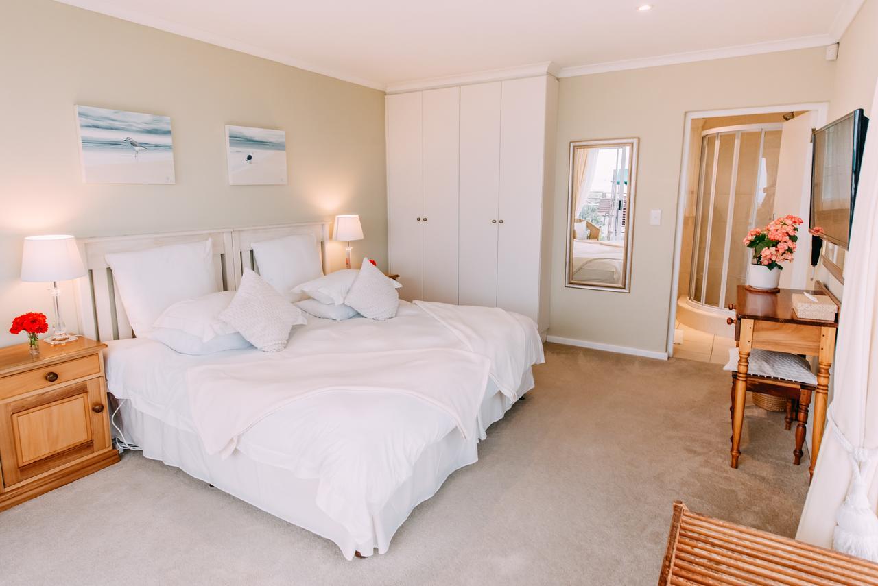Dolphins' Playground Beachfront B&B Plettenbergbaai Buitenkant foto