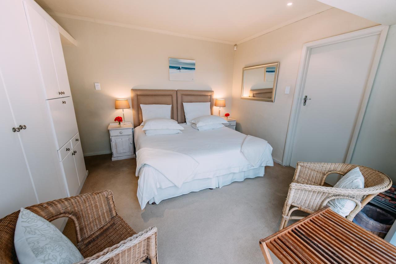 Dolphins' Playground Beachfront B&B Plettenbergbaai Buitenkant foto